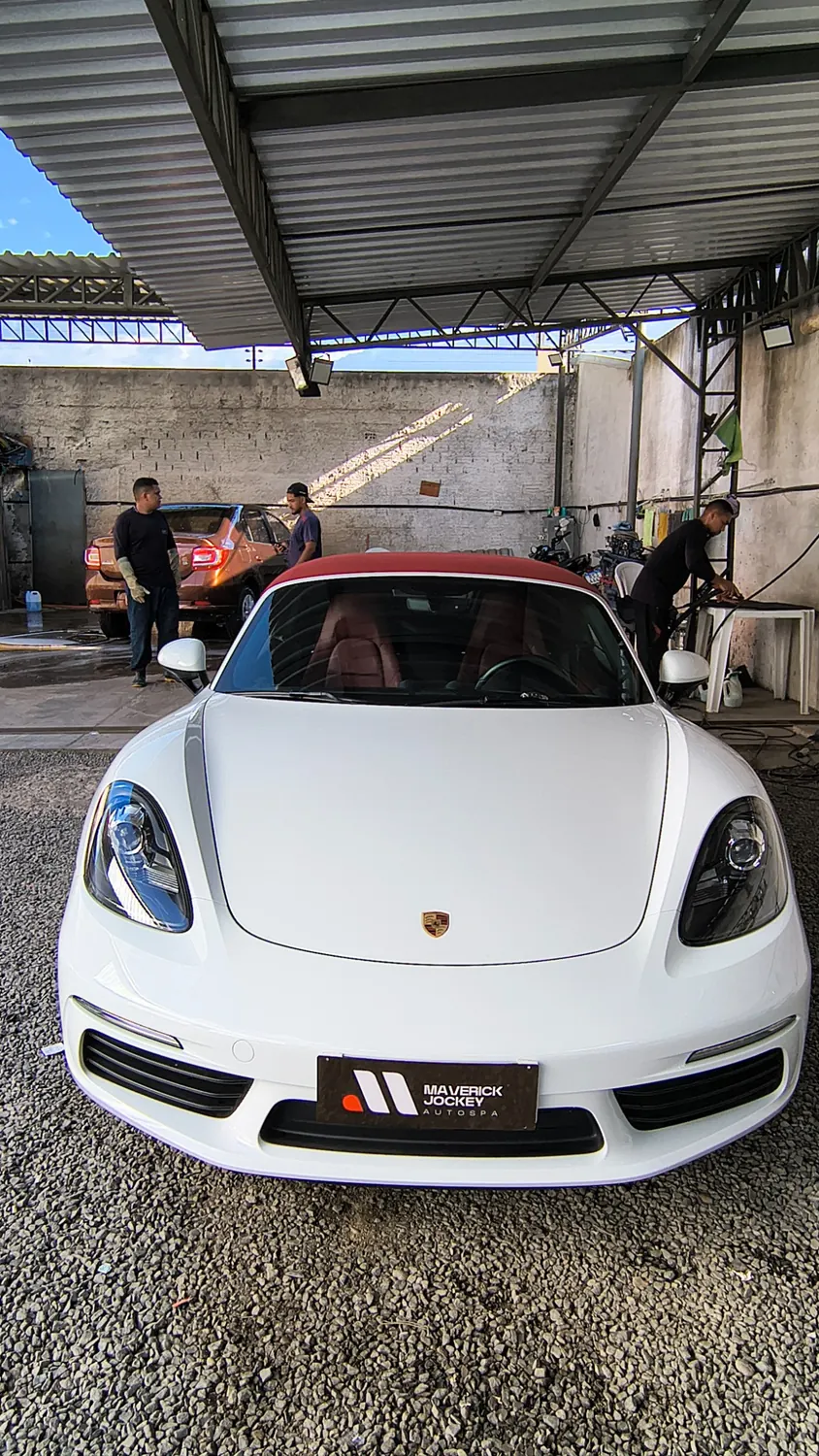 Porsche branco finalizado na Maverick Jockey AutoSpa